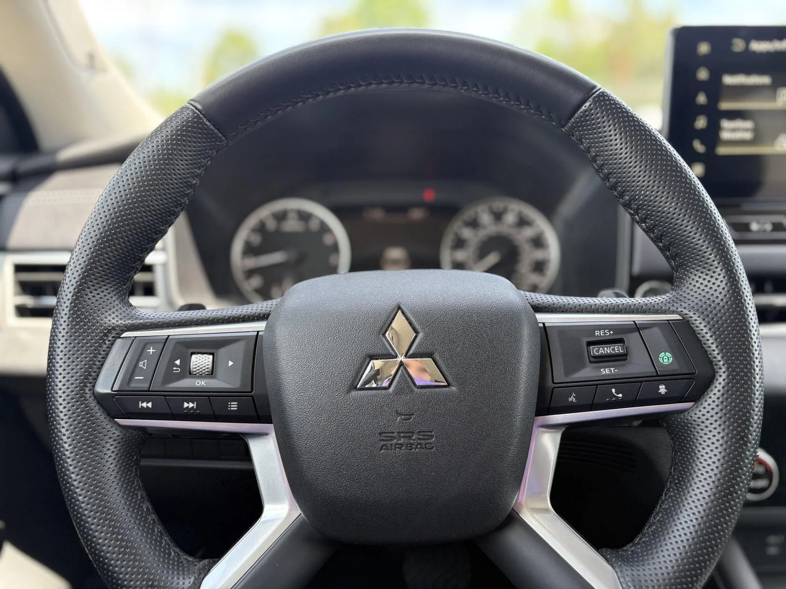 2025 Mitsubishi Outlander SE - Photo 24