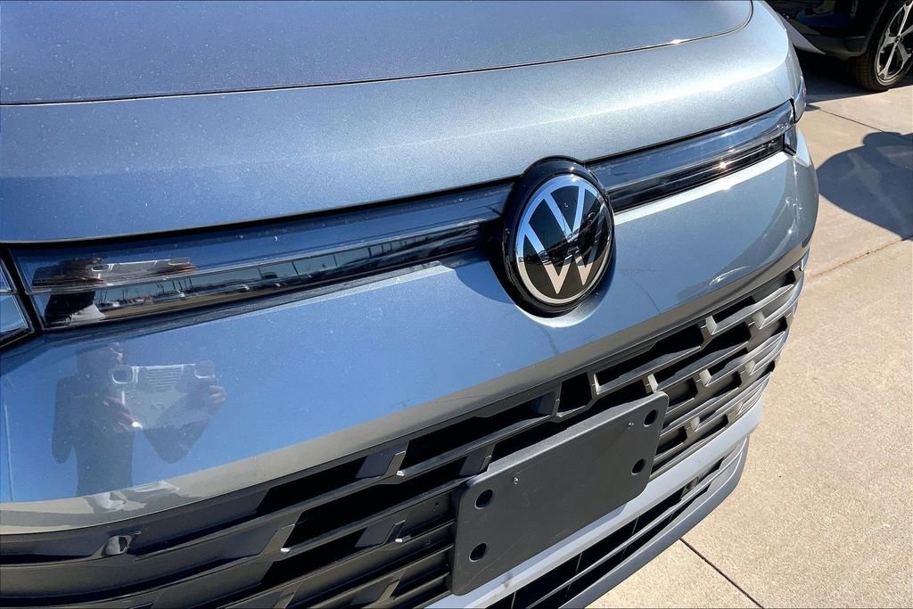 Used 2025 Platinum Gray Metallic Volkswagen 2.0T SE image 26
