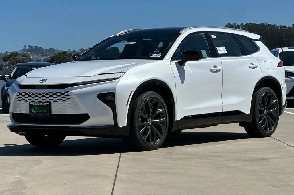 New 2026 Oxygen White <sup>1</sup> Toyota  Limited image 8