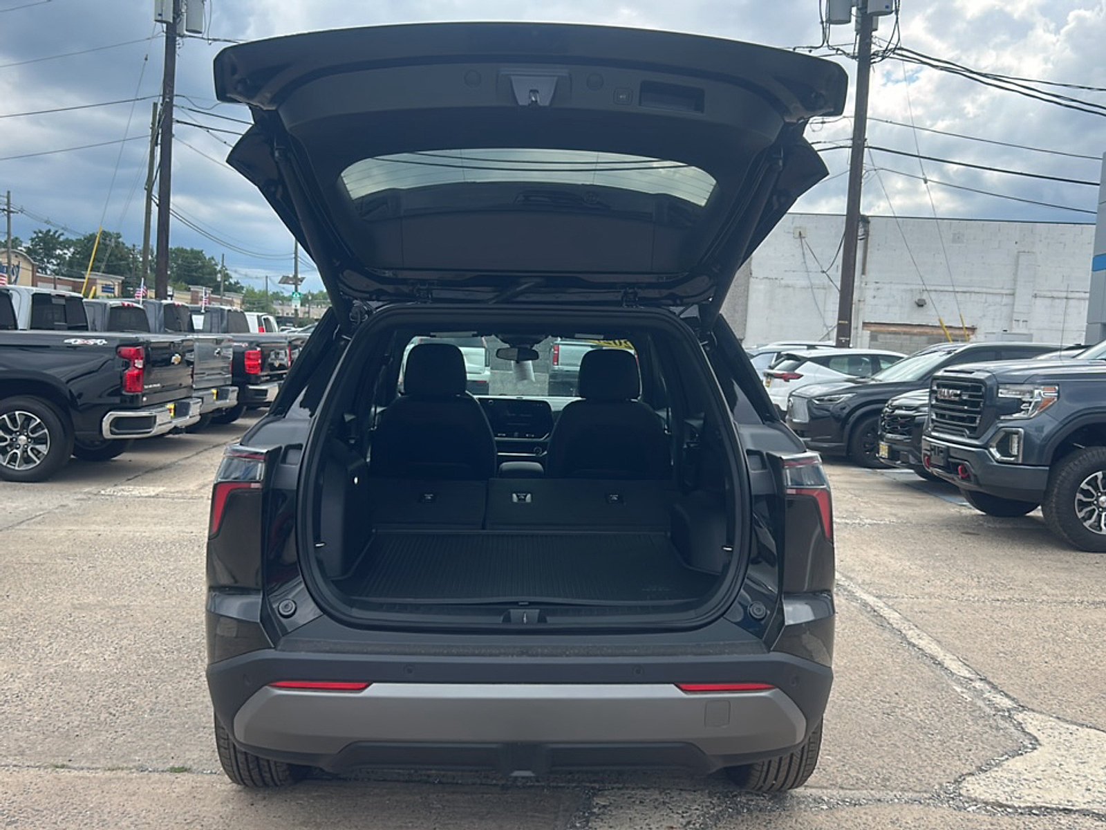 2027 Chevrolet Equinox LT - Photo 11