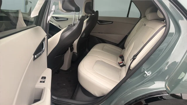 Used 2023 Green Kia Wind image 24