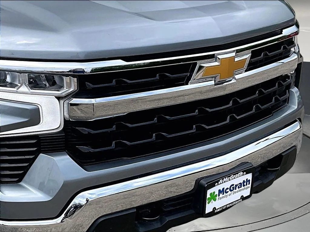 Used 2023 Gray Chevrolet LT image 34
