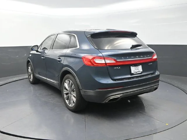 Used 2016 Blue Lincoln Reserve image 8