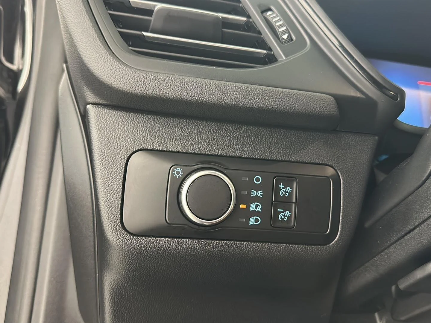 Used 2025 Agate Black Metallic Ford ST-Line image 16