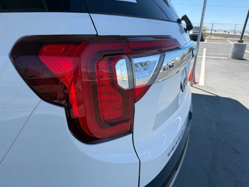 Used 2022 Summit White GMC SLE image 29