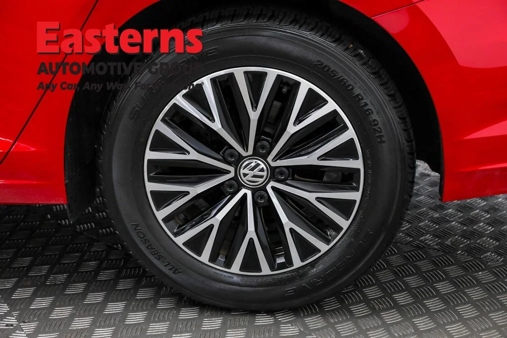 Used 2019 Red Volkswagen SEL image 30