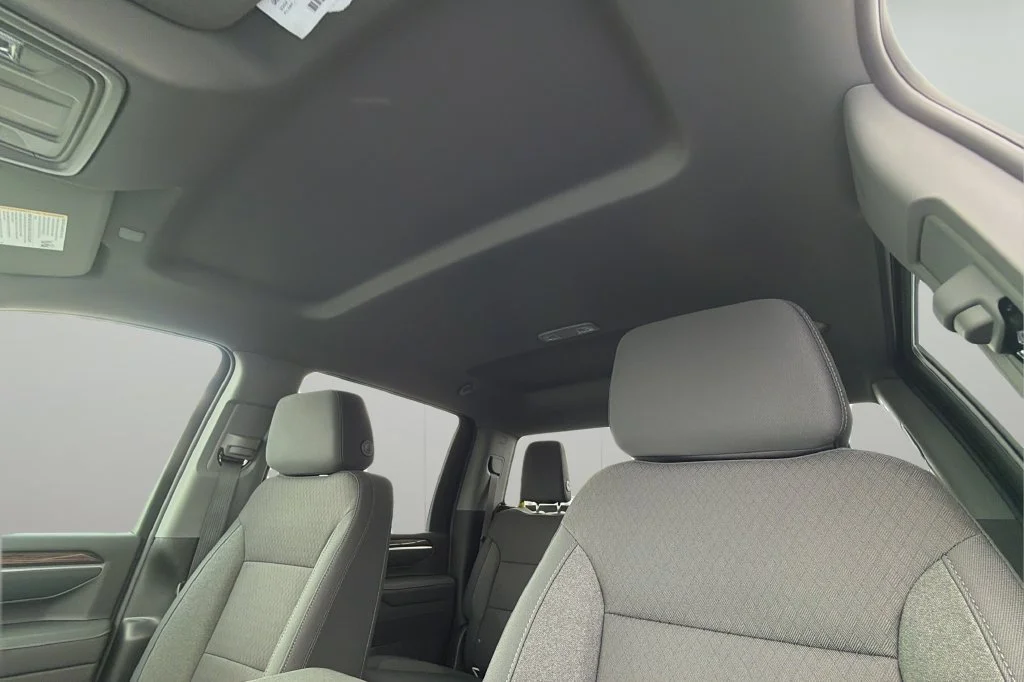 New 2026 Summit White Chevrolet LT image 32
