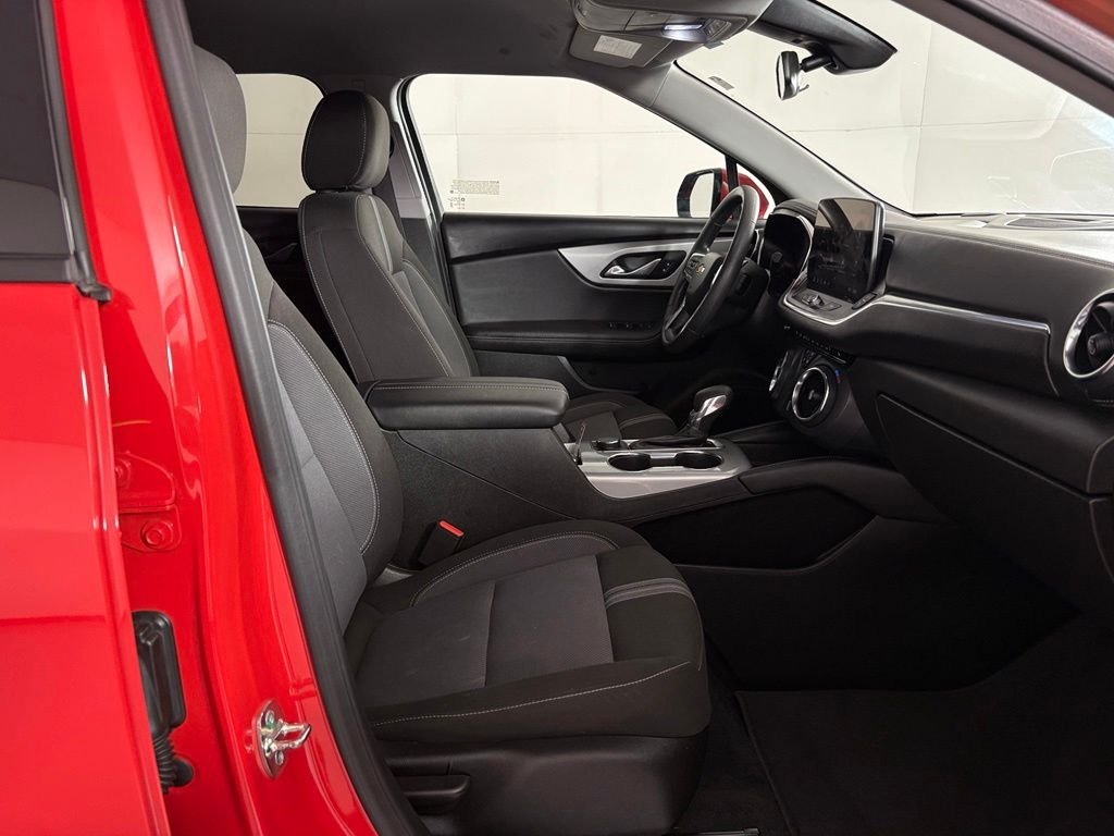 Used 2025 Orange Chevrolet LT image 40