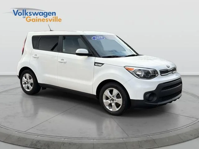 Used 2019 Clear White Kia Base image 1