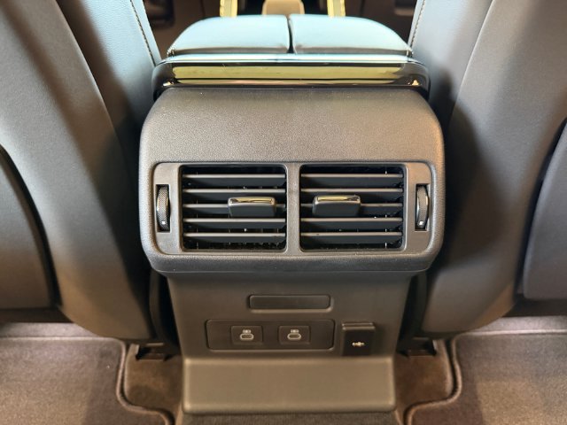 New 2026 Ostuni Pearl White Land Rover Autobiography image 19