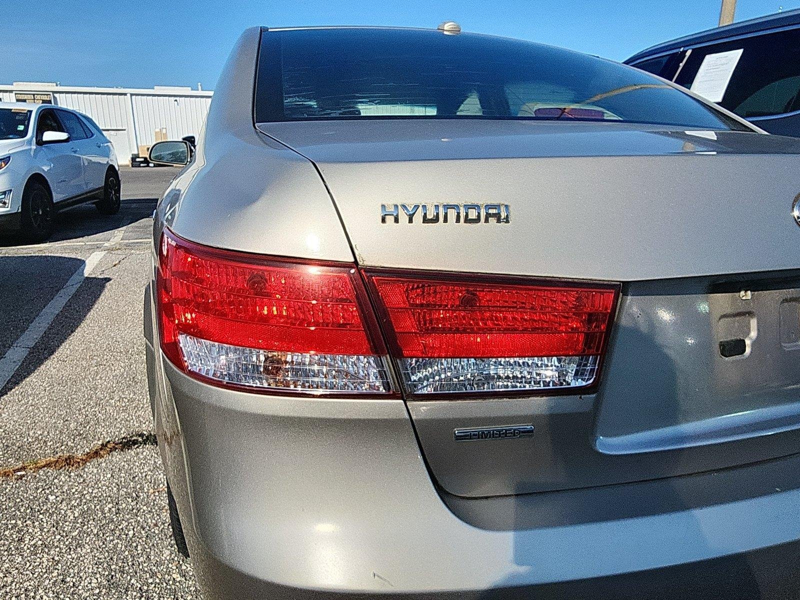 Used 2008  Hyundai SE image 9