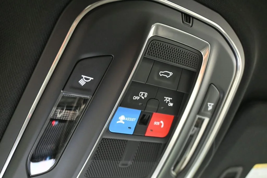 Used 2025 Silver Jeep Limited image 26
