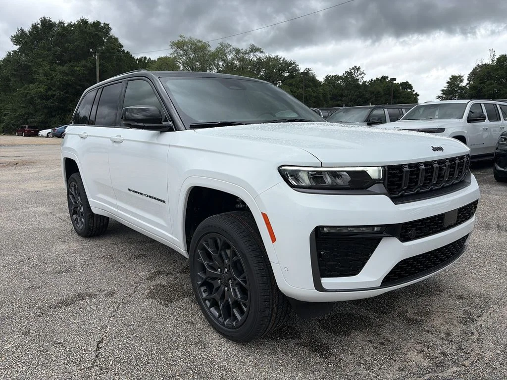New 2026 Bright White Clear-Coat Exterior Paint Jeep Summit image 8