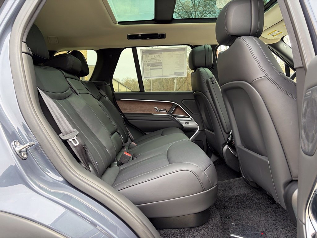 2025 Land Rover Range Rover SE - Photo 17