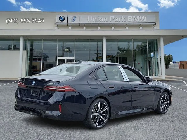 New 2027 Carbon Black Metallic BMW 550e xDrive image 4