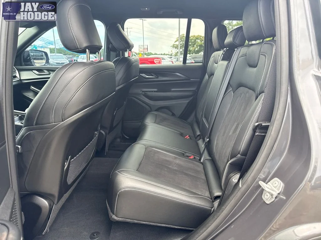 Certified Used 2025 Metallic Jeep Altitude image 27