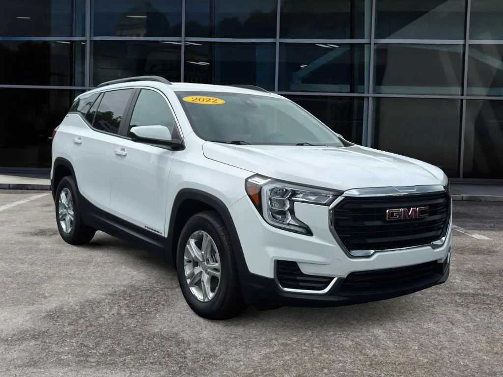 Used 2022 Summit White GMC SLE image 3