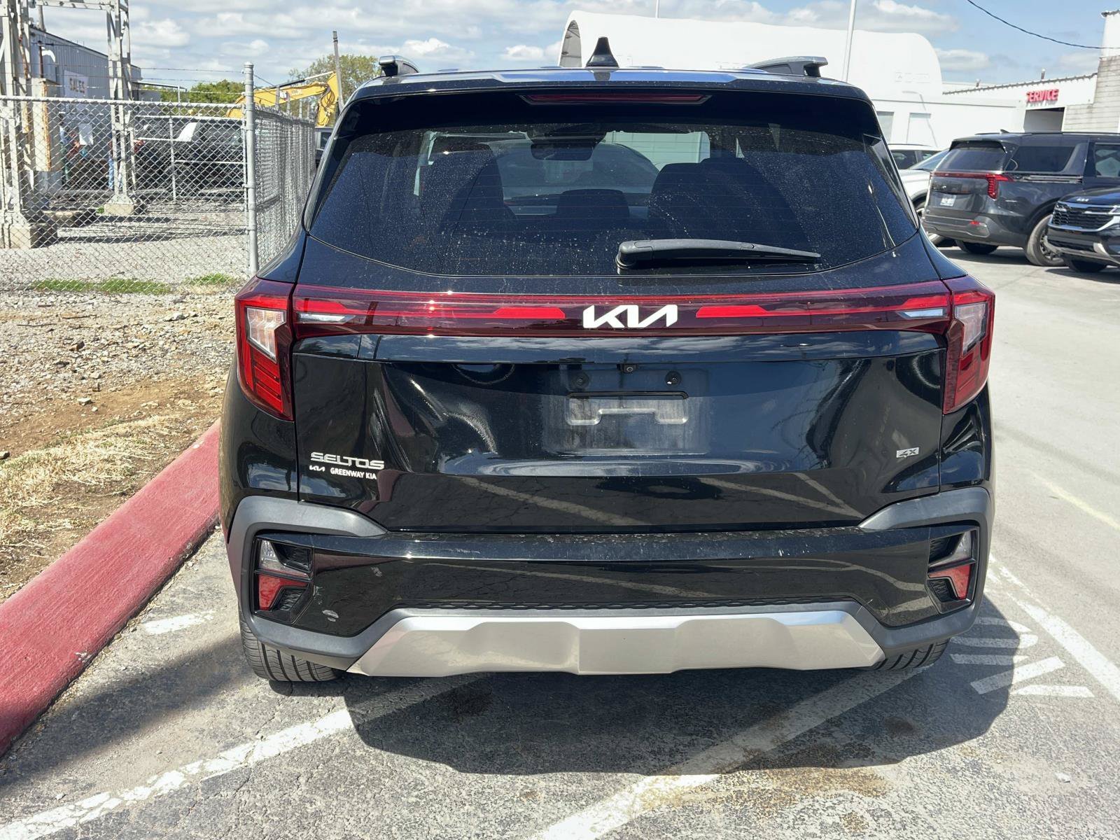 Used 2024 Fusion Black Kia SX image 7
