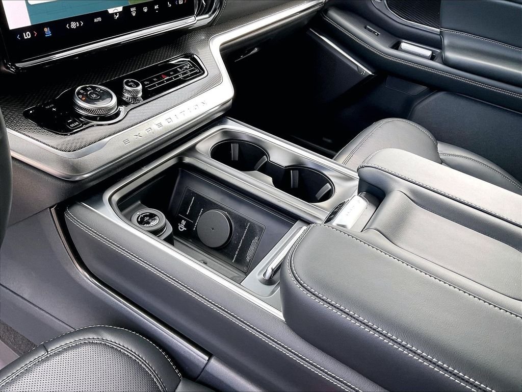 New 2027 Star White Metallic Tri-Coat Ford Platinum image 14