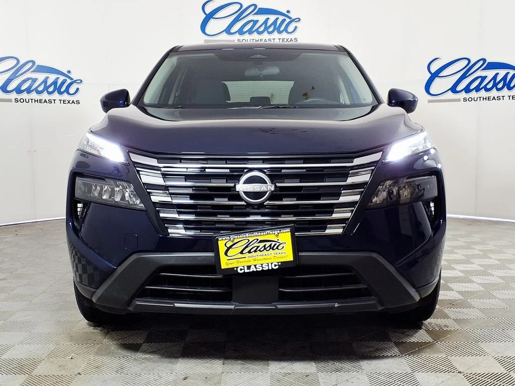Used 2025 Blue Nissan SV image 3