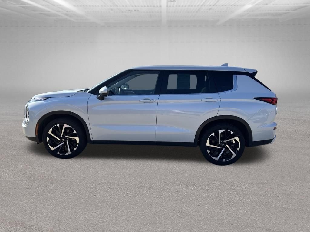 Used 2023 White Diamond Mitsubishi SE image 2