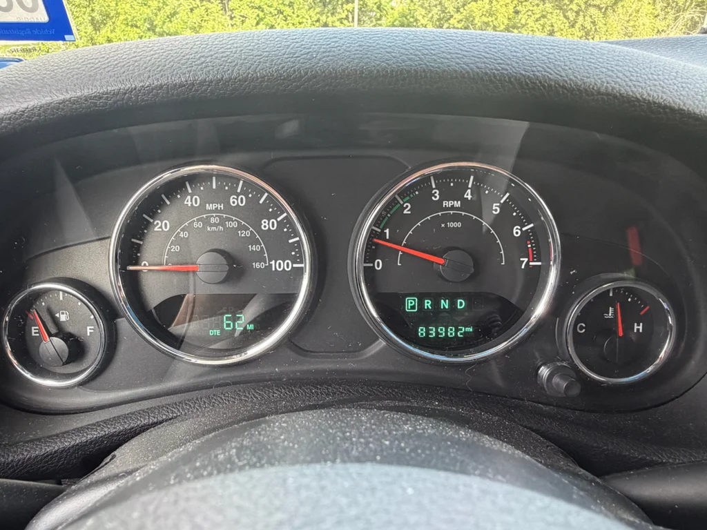 Used 2015 Bright White Clearcoat Jeep Sport image 20