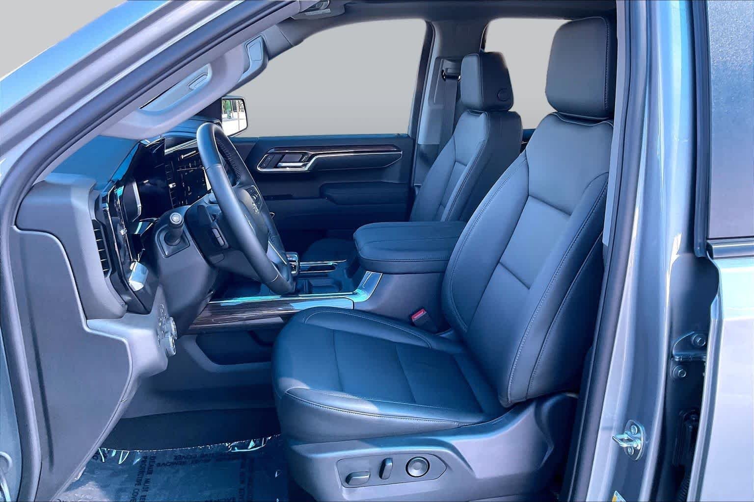 Used 2026 Sterling Gray Metallic Chevrolet LT Trail Boss image 9
