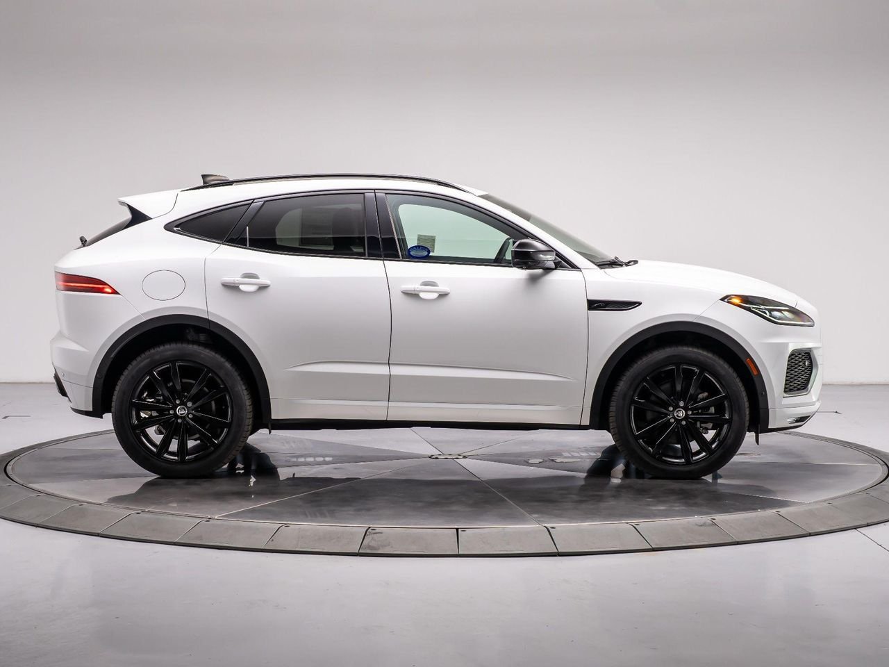 2024 Jaguar E-Pace R-DYNAMIC SE - Photo 6