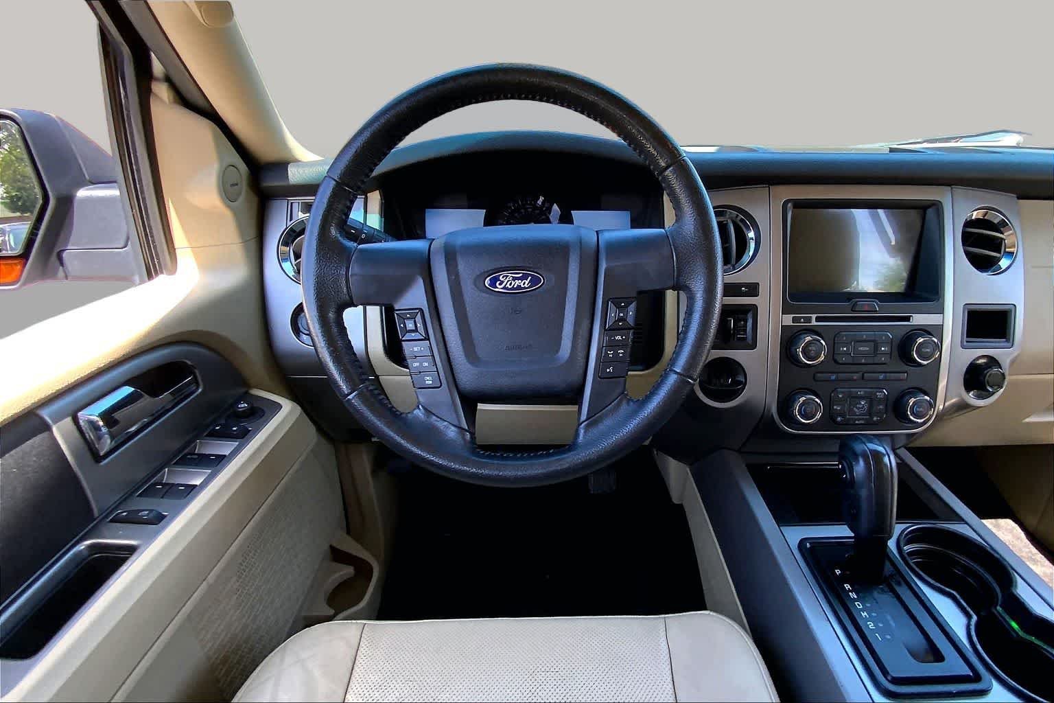 Used 2017 White Platinum Metallic Tri-Coat Ford XLT image 6