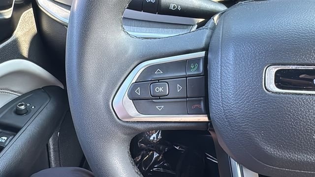 Certified Used 2025 Silver Jeep Limited image 24