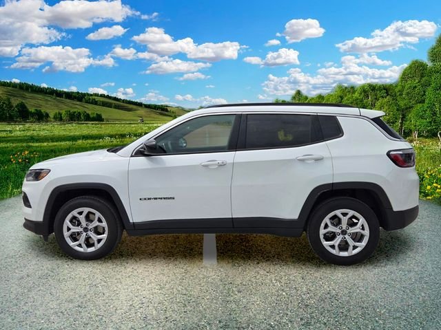 Certified Used 2025 White Jeep Latitude image 3
