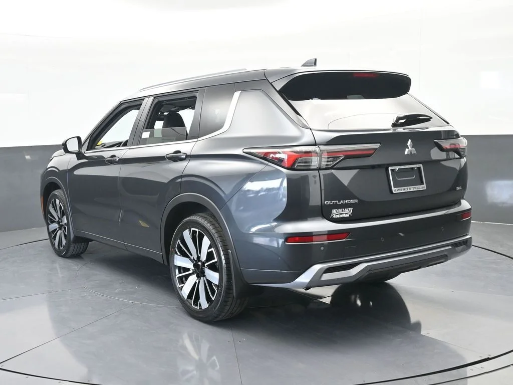 New 2026 Gray Mitsubishi SEL image 4