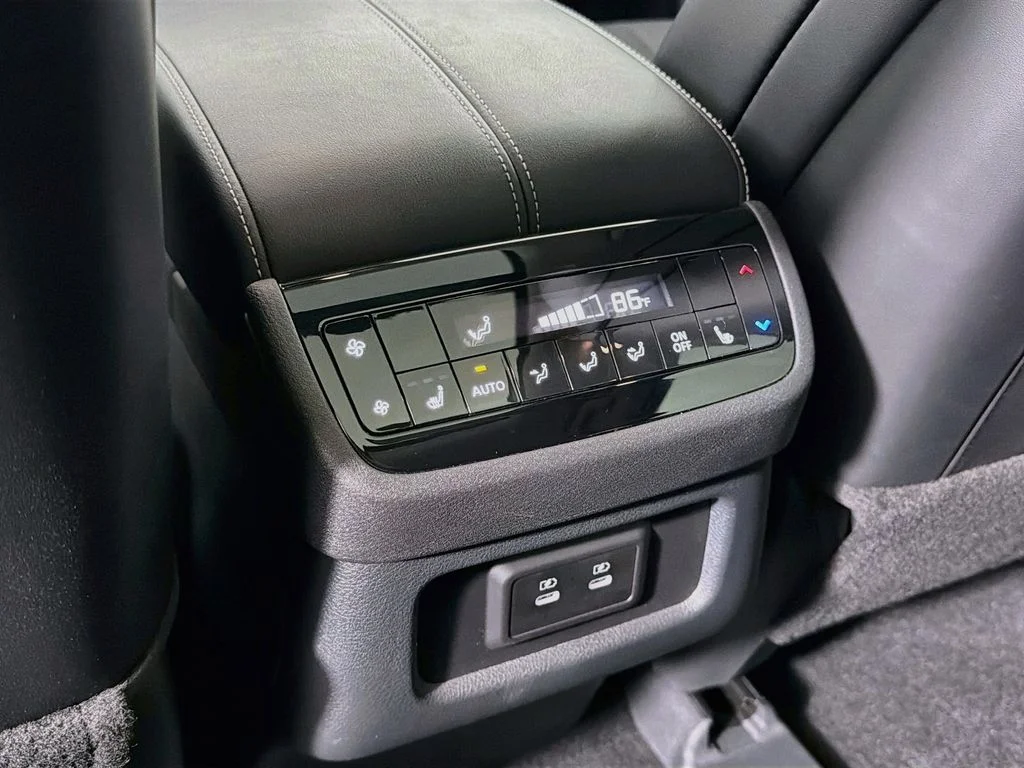 Used 2026 Black INFINITI LUXE image 27