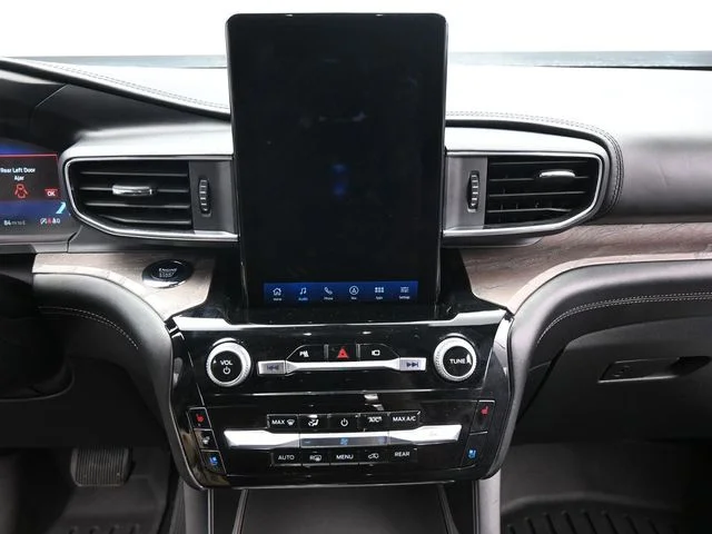 Used 2023 Silver Ford Platinum image 25