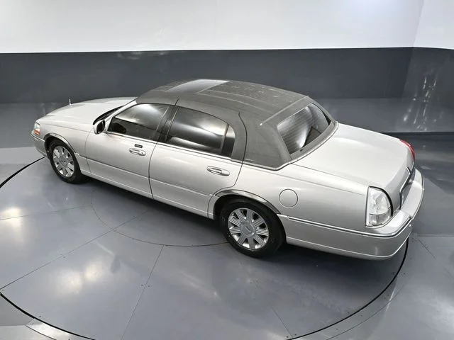 2004 Lincoln Town Car Ultimate - Photo 46