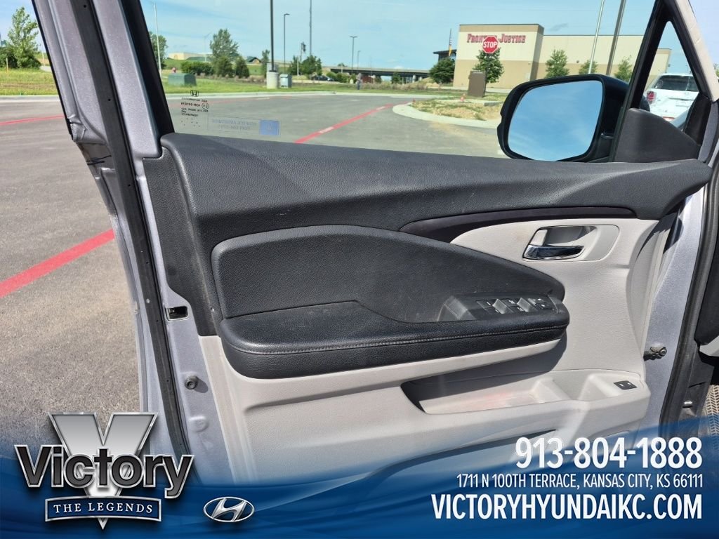 Used 2017  Honda EX-L image 9