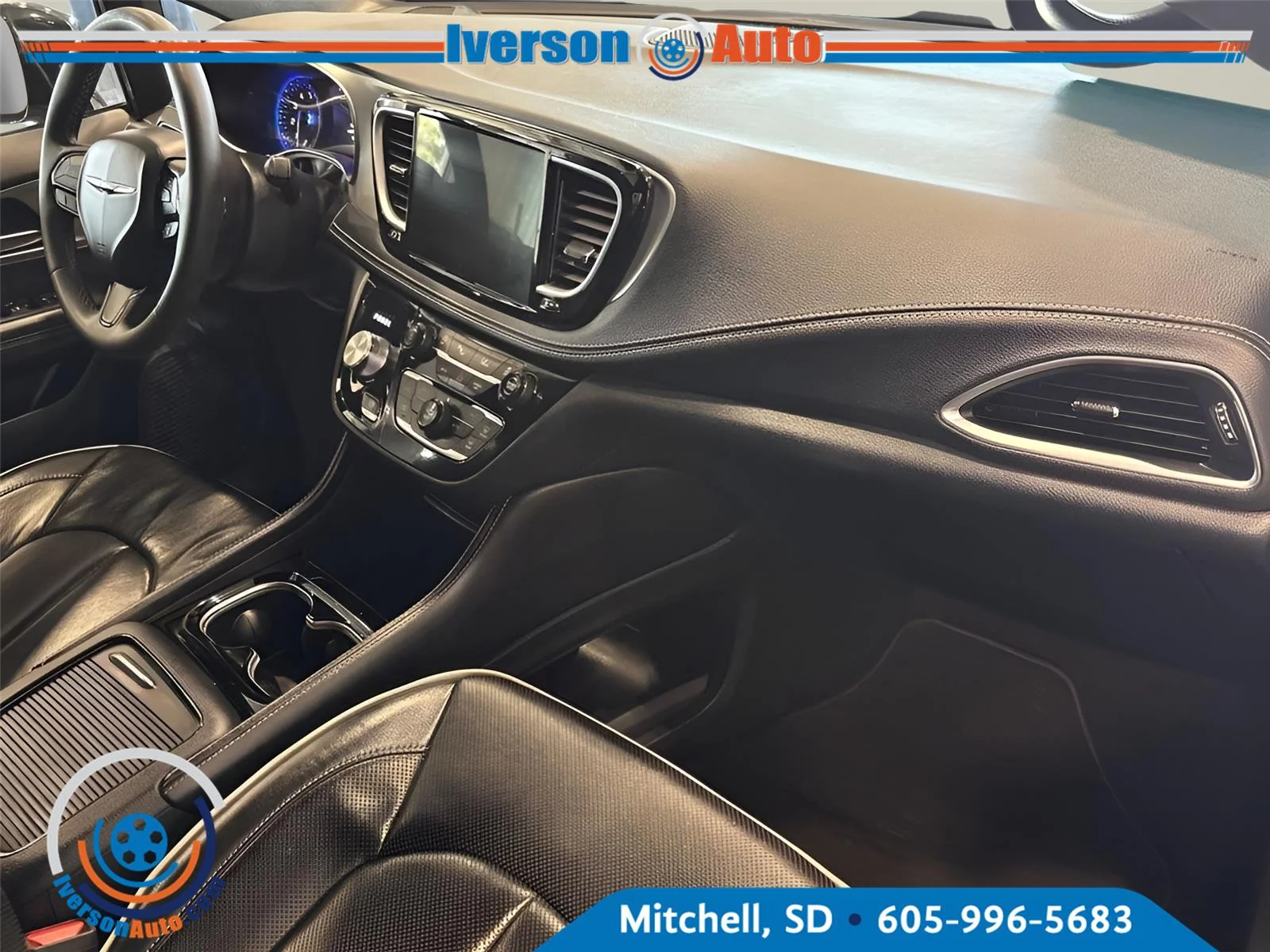 Used 2025 Ceramic Gray Clearcoat Chrysler Limited image 35