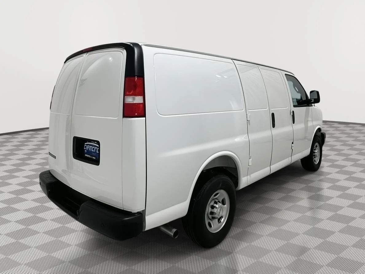 Used 2025 Summit White Chevrolet WT image 5