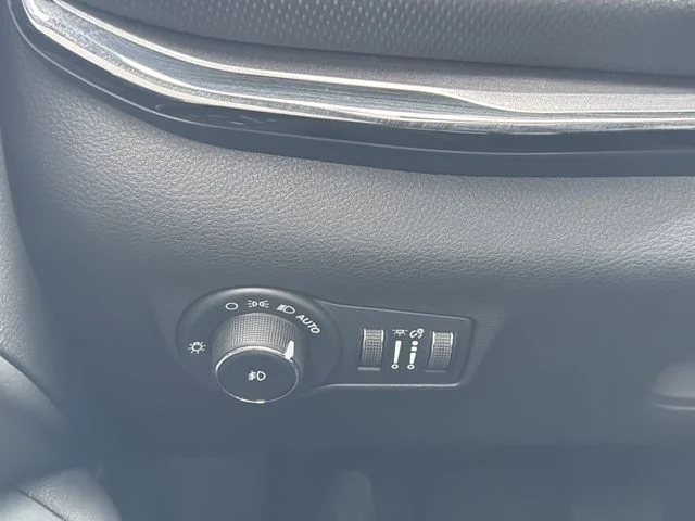 Used 2026 Red Jeep Latitude image 27