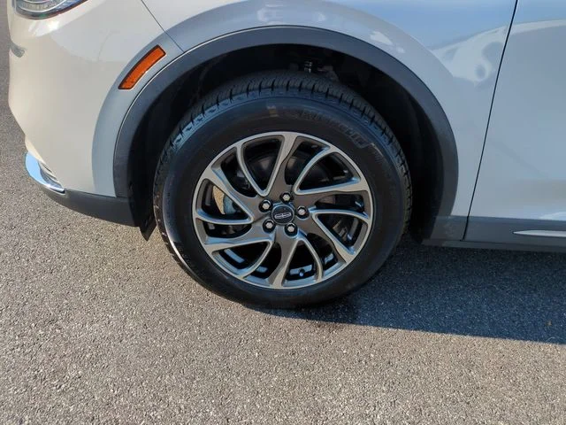 Used 2020 White Lincoln Standard image 10