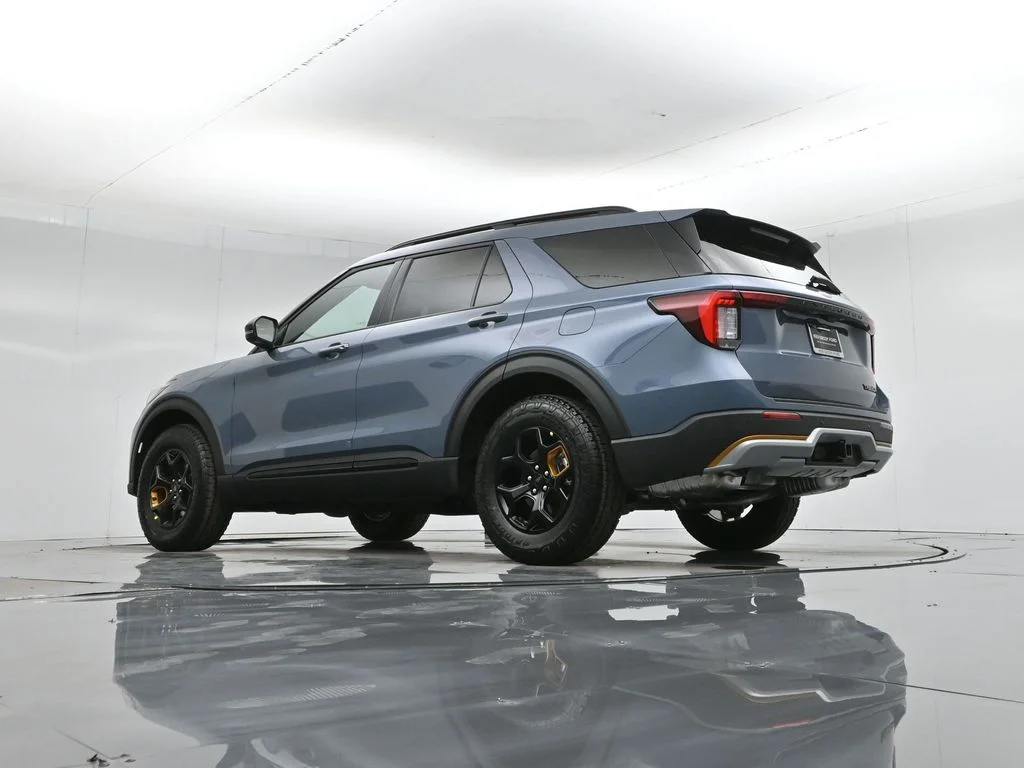 New 2026 Blue Ford Tremor image 3