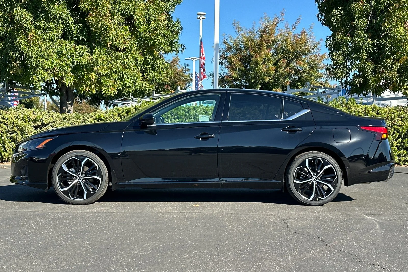 2025 Nissan Altima SR - Photo 7