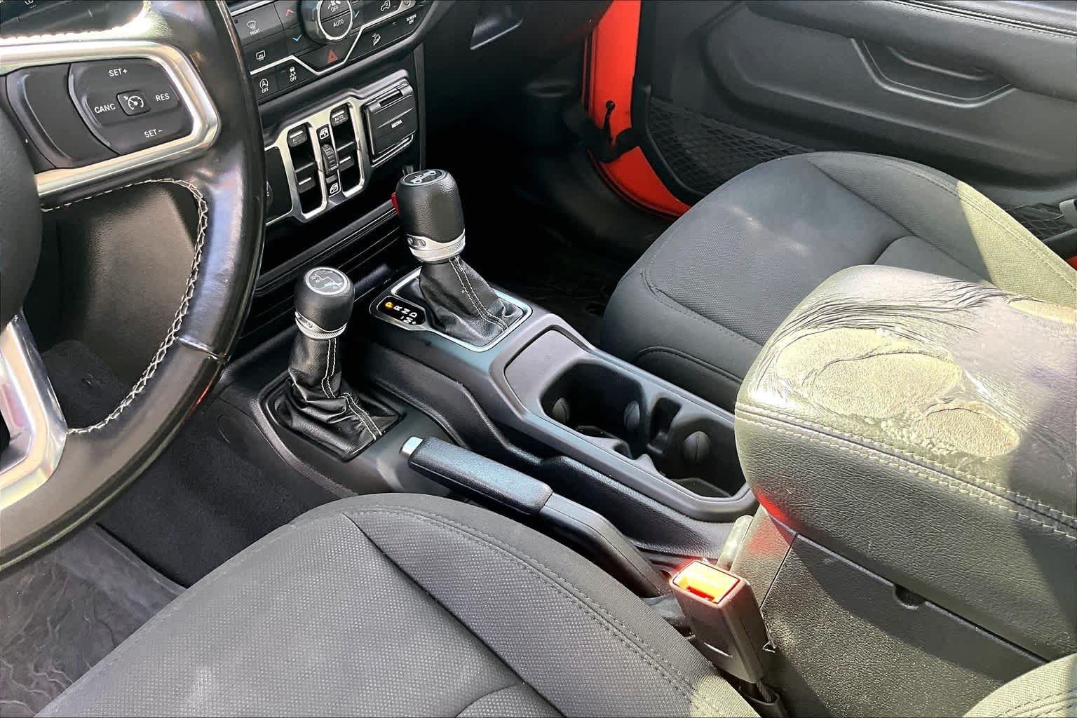Used 2019 Punkn Metallic Clear Coat Jeep Sahara image 16