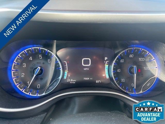 Used 2022 Bright White Clearcoat Chrysler Touring L image 4
