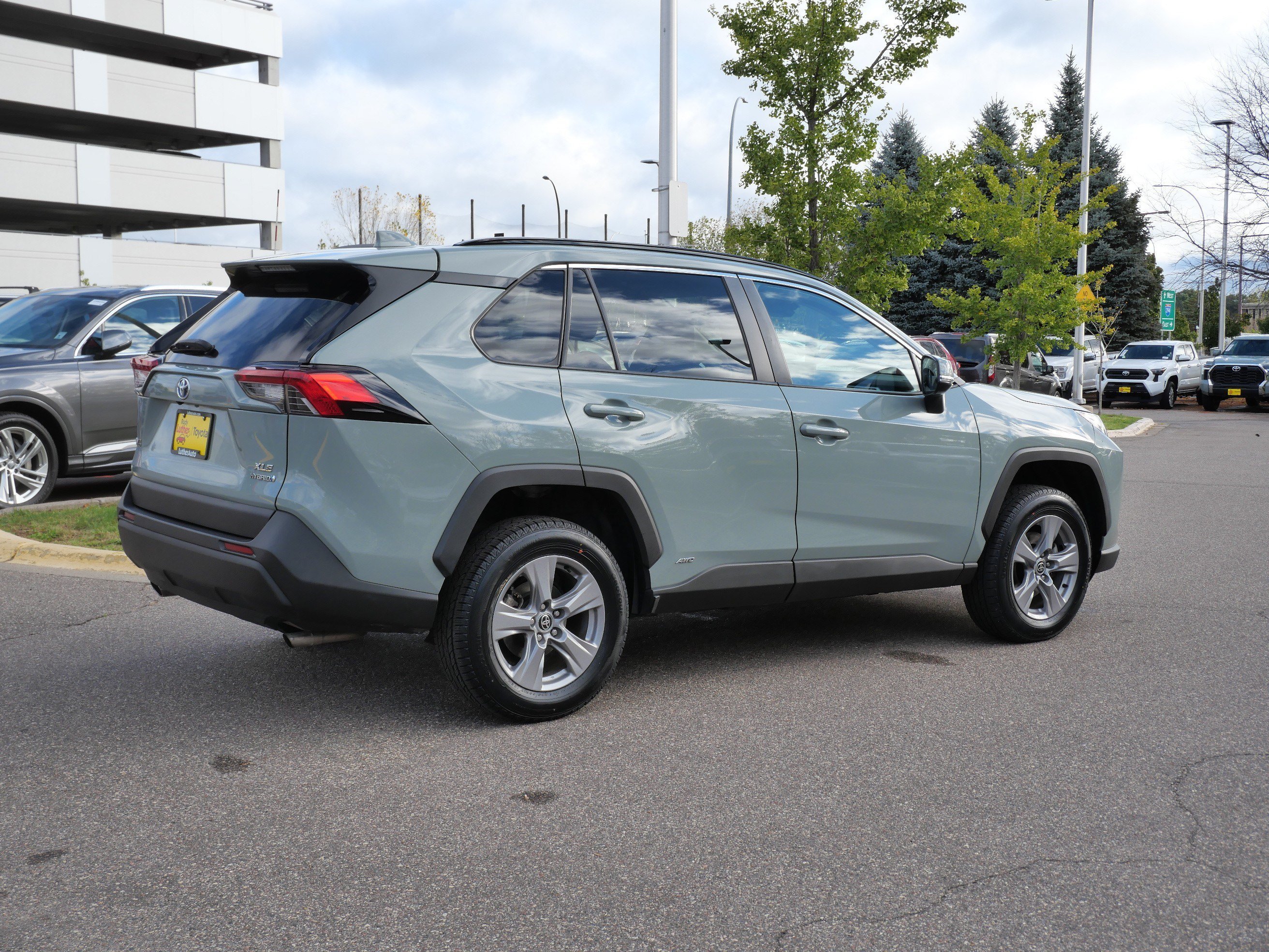 Certified Used 2022 Lunar Rock Toyota Hybrid XLE image 7