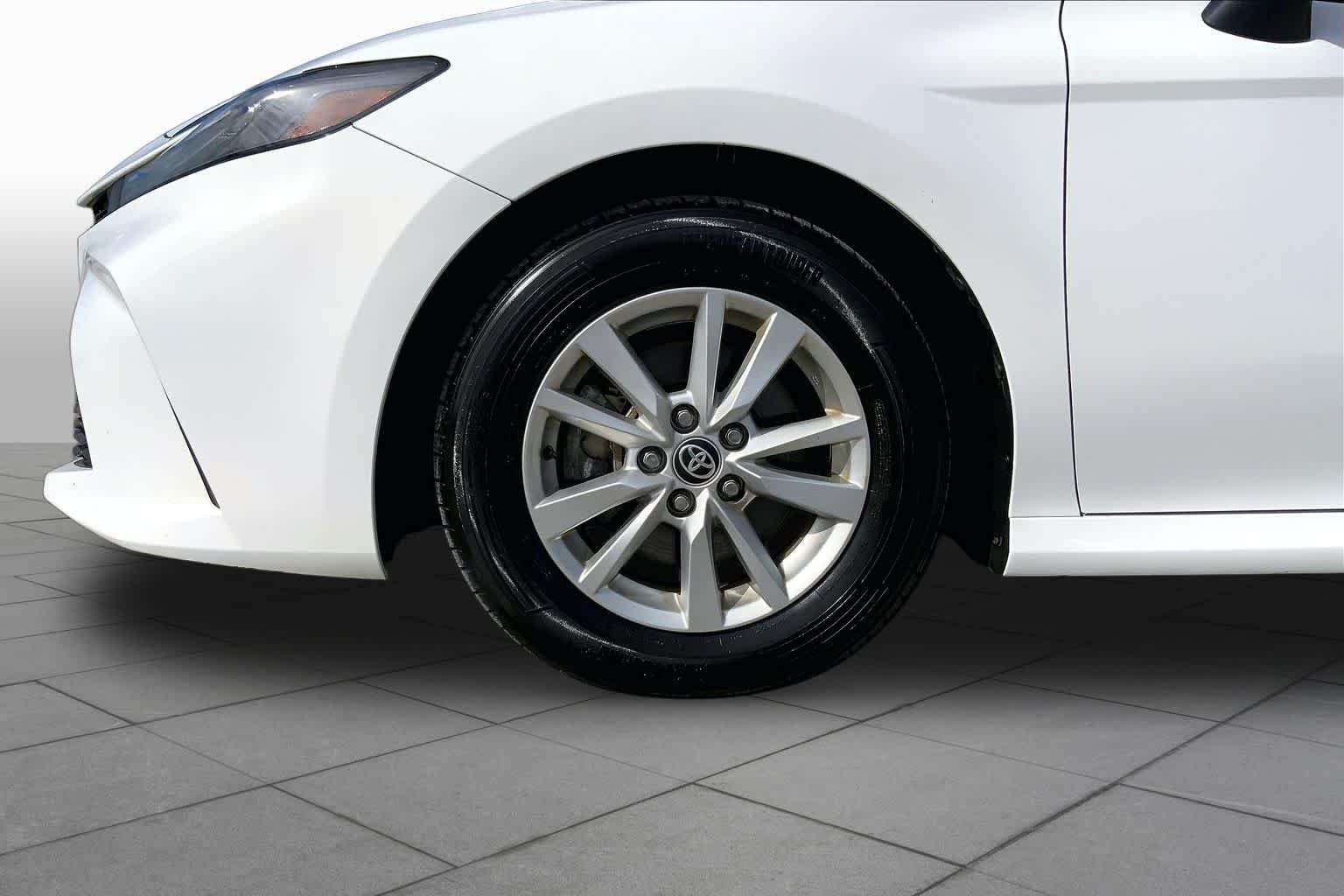 Used 2025 Ice Cap Toyota LE image 11