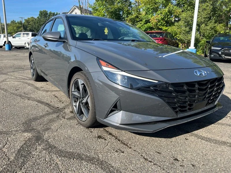 Used 2023 Gray Hyundai SEL image 3