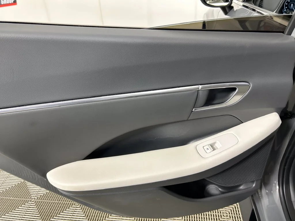 Used 2022 Gray Hyundai SEL image 16