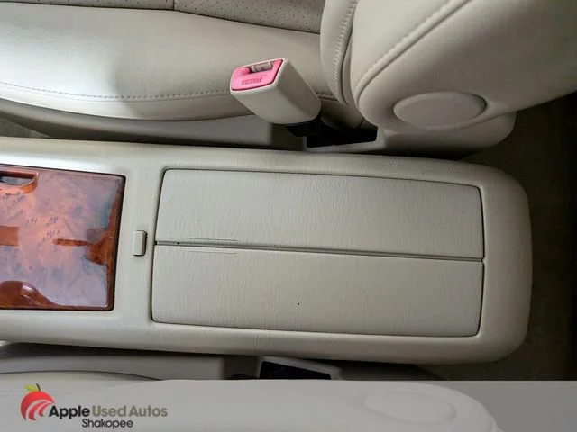 Used 2006 Gold Toyota Limited image 27