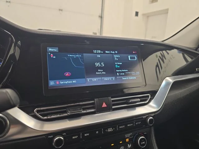 Used 2020 Snow White Pearl Kia EX Premium image 21